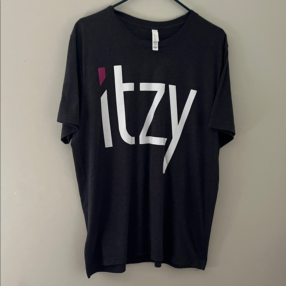 Itzy Logo Graphic T-Shirt XL Black Bella Canvas Unisex Tee